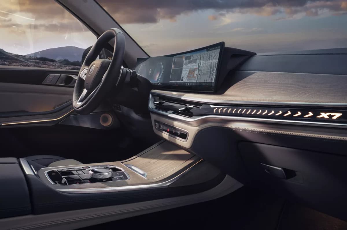 Interior Dashboard & Front Cabin View