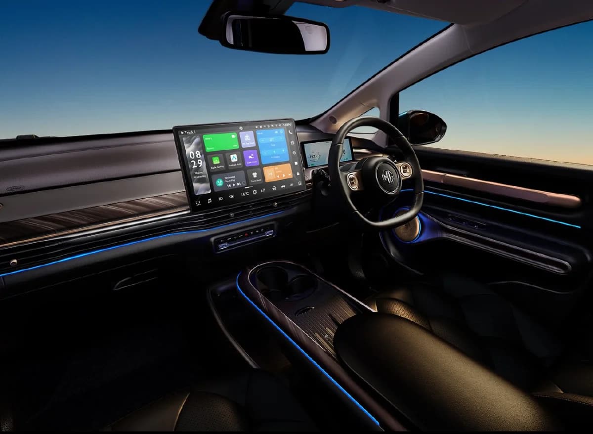 Interior Dashboard & Front Cabin View
