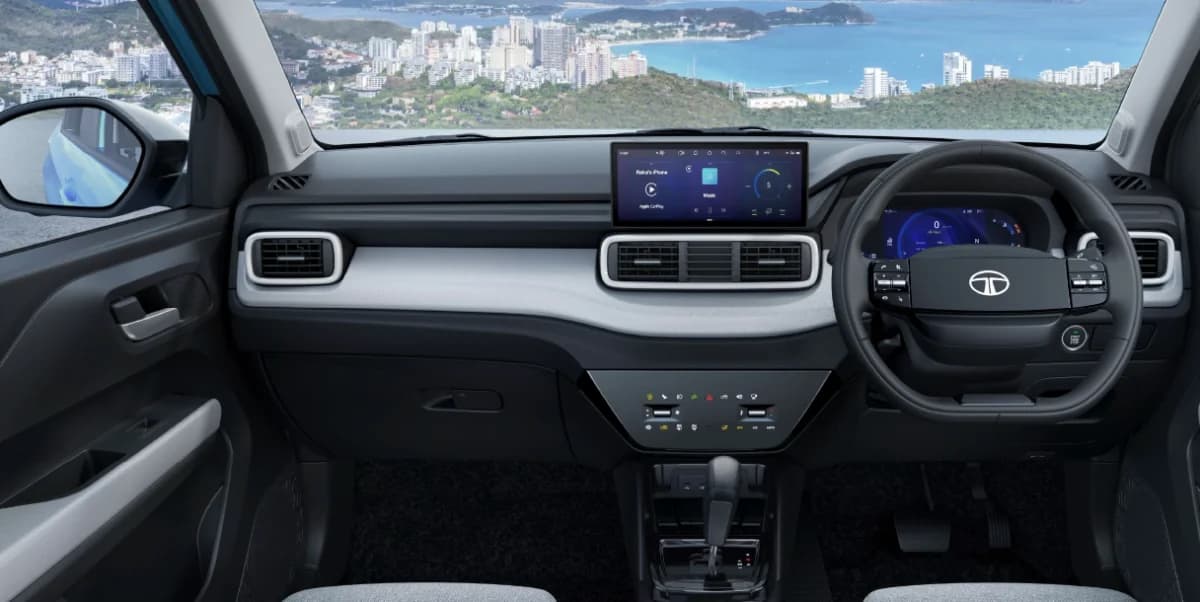 Interior Dashboard & Front Cabin View