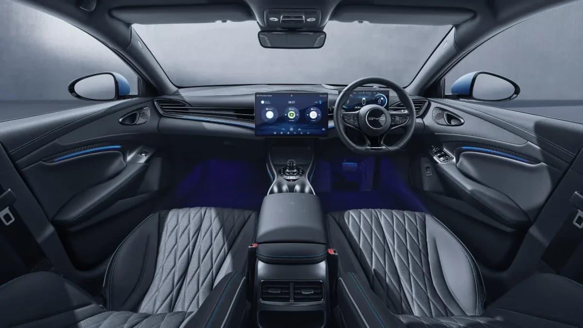 Interior Dashboard & Front Cabin View