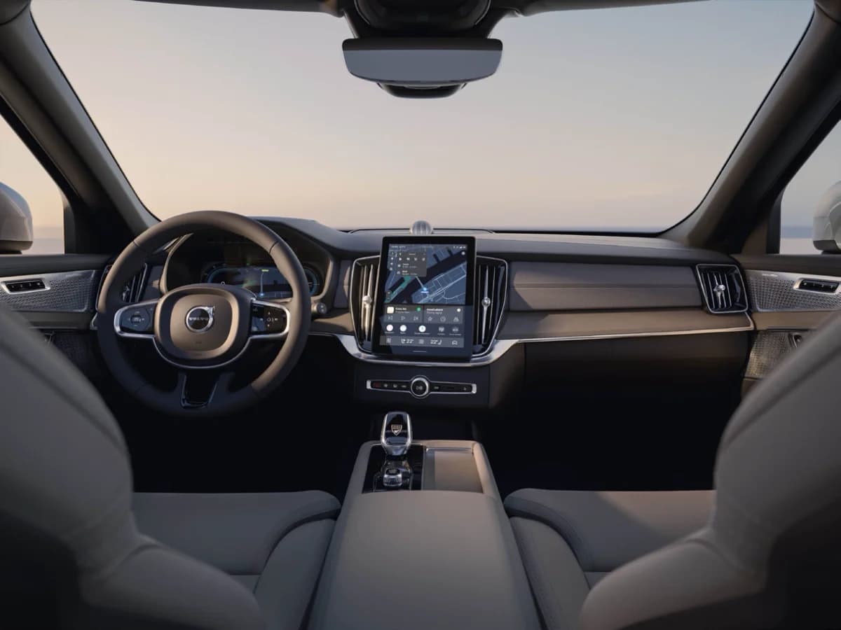 Interior Dashboard & Front Cabin View