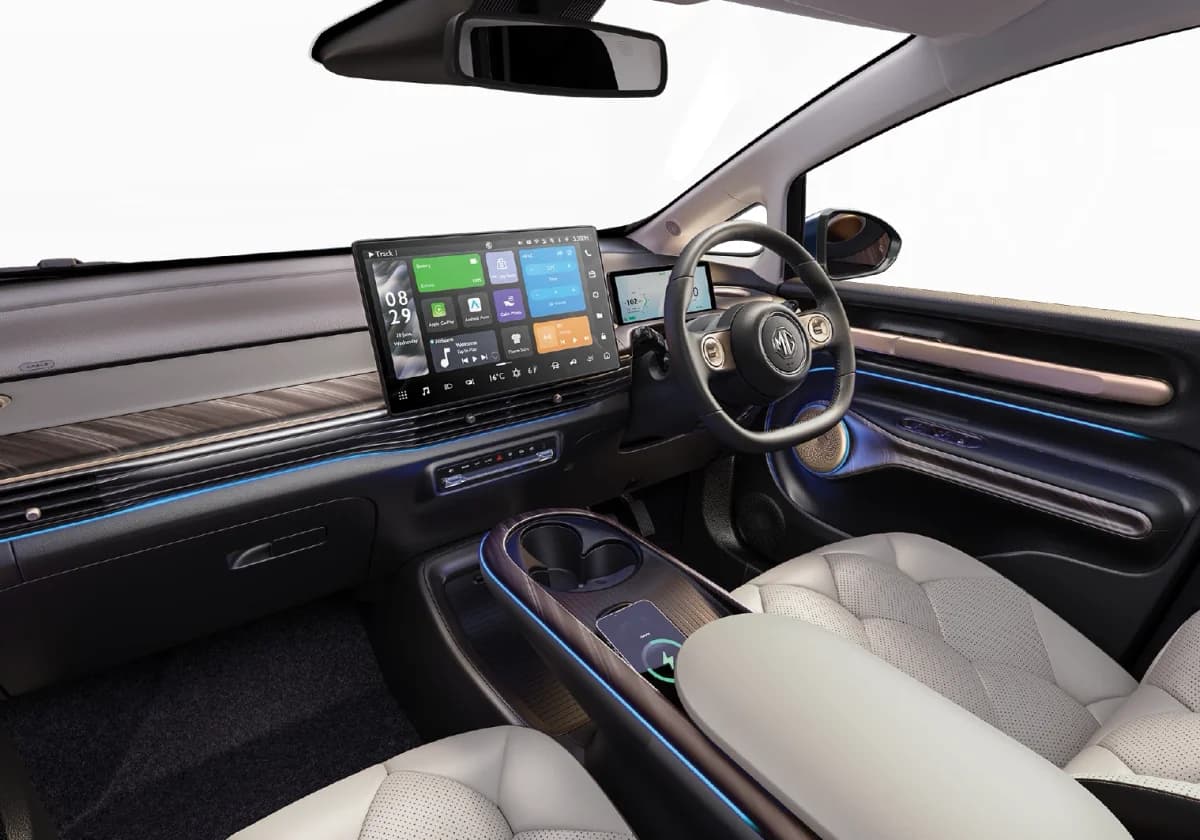Interior Dashboard & Front Cabin View