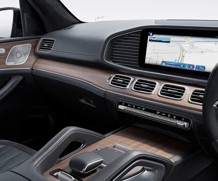 Interior Dashboard & Front Cabin View