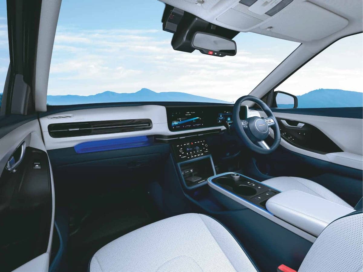 Interior Dashboard & Front Cabin View
