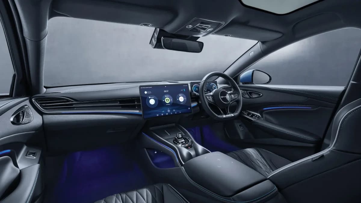 Interior Dashboard & Front Cabin View
