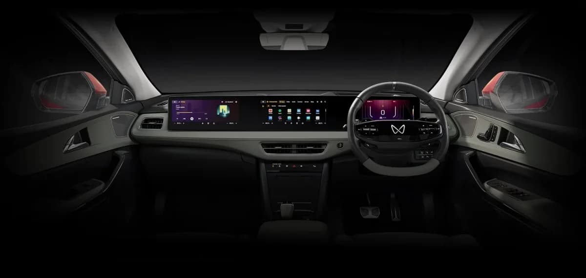 Interior Dashboard & Front Cabin View