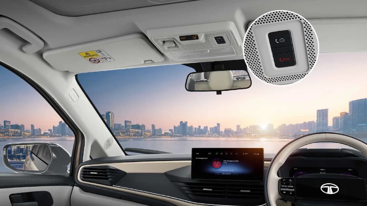 Interior Dashboard & Front Cabin View