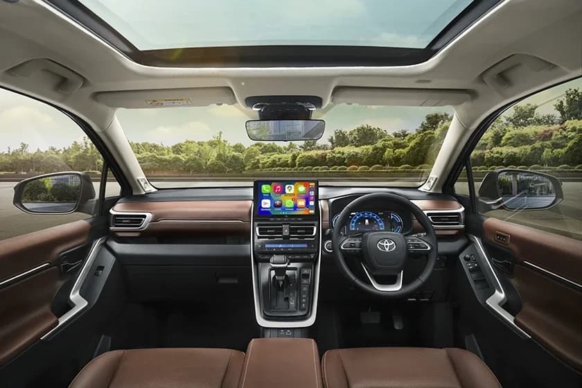 Interior Dashboard & Front Cabin View