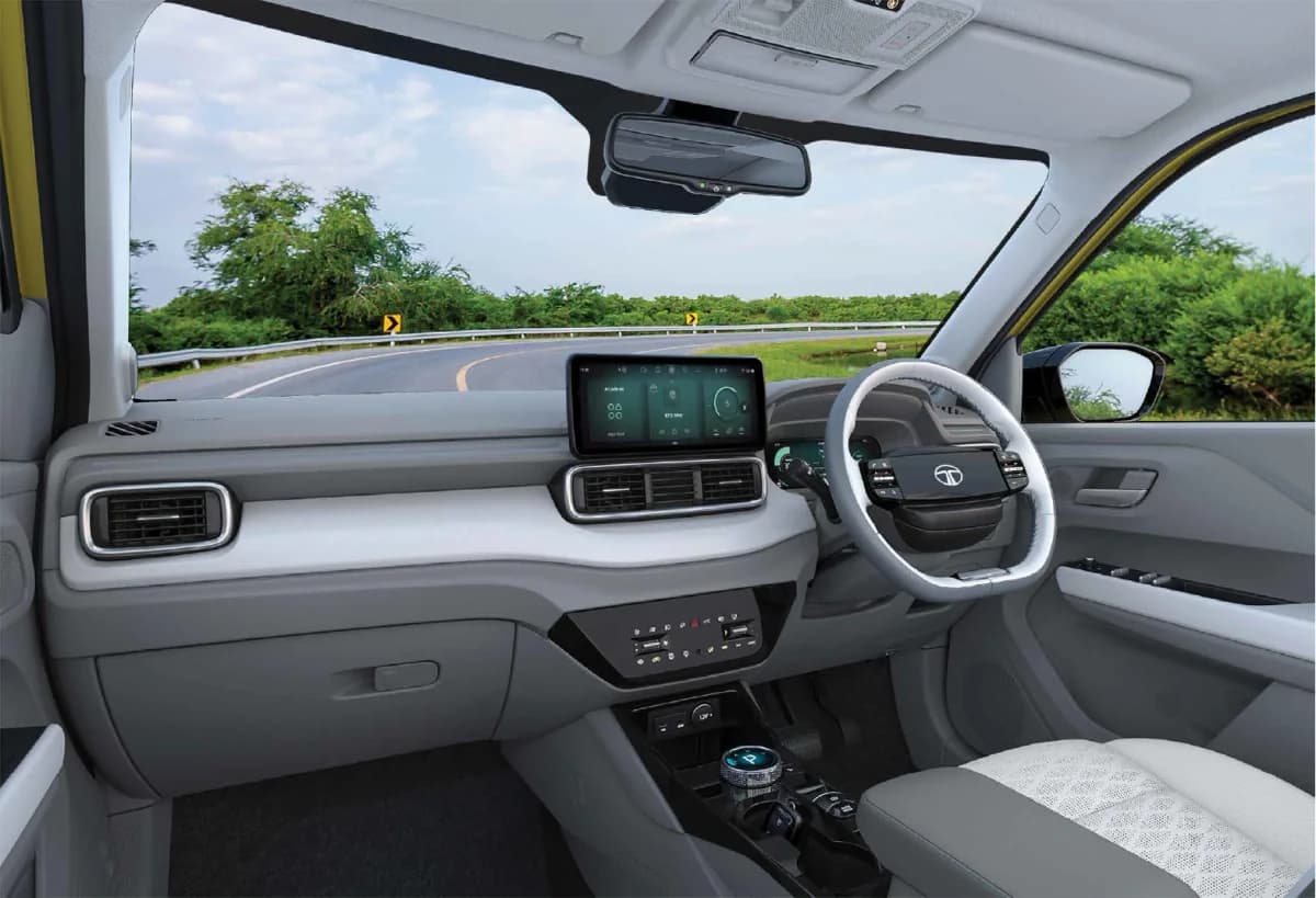 Interior Dashboard & Front Cabin View