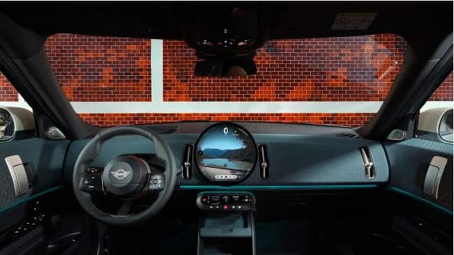 Interior Dashboard & Front Cabin View