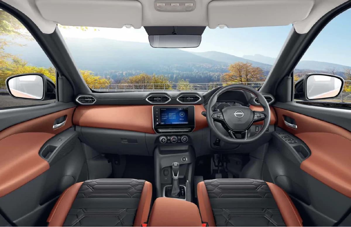 Interior Dashboard & Front Cabin View