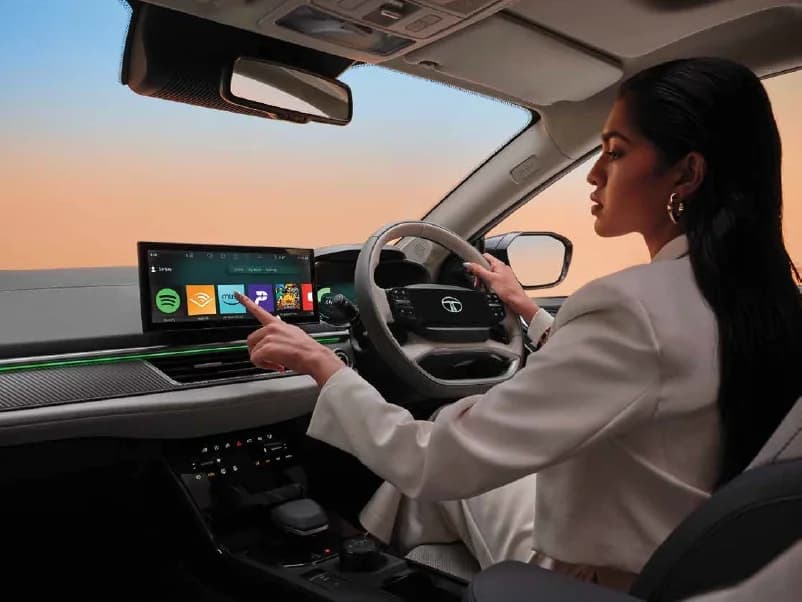 Interior Dashboard & Front Cabin View