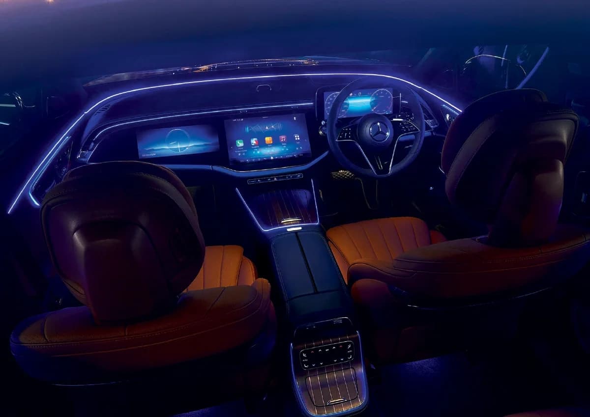 Interior Dashboard & Front Cabin View