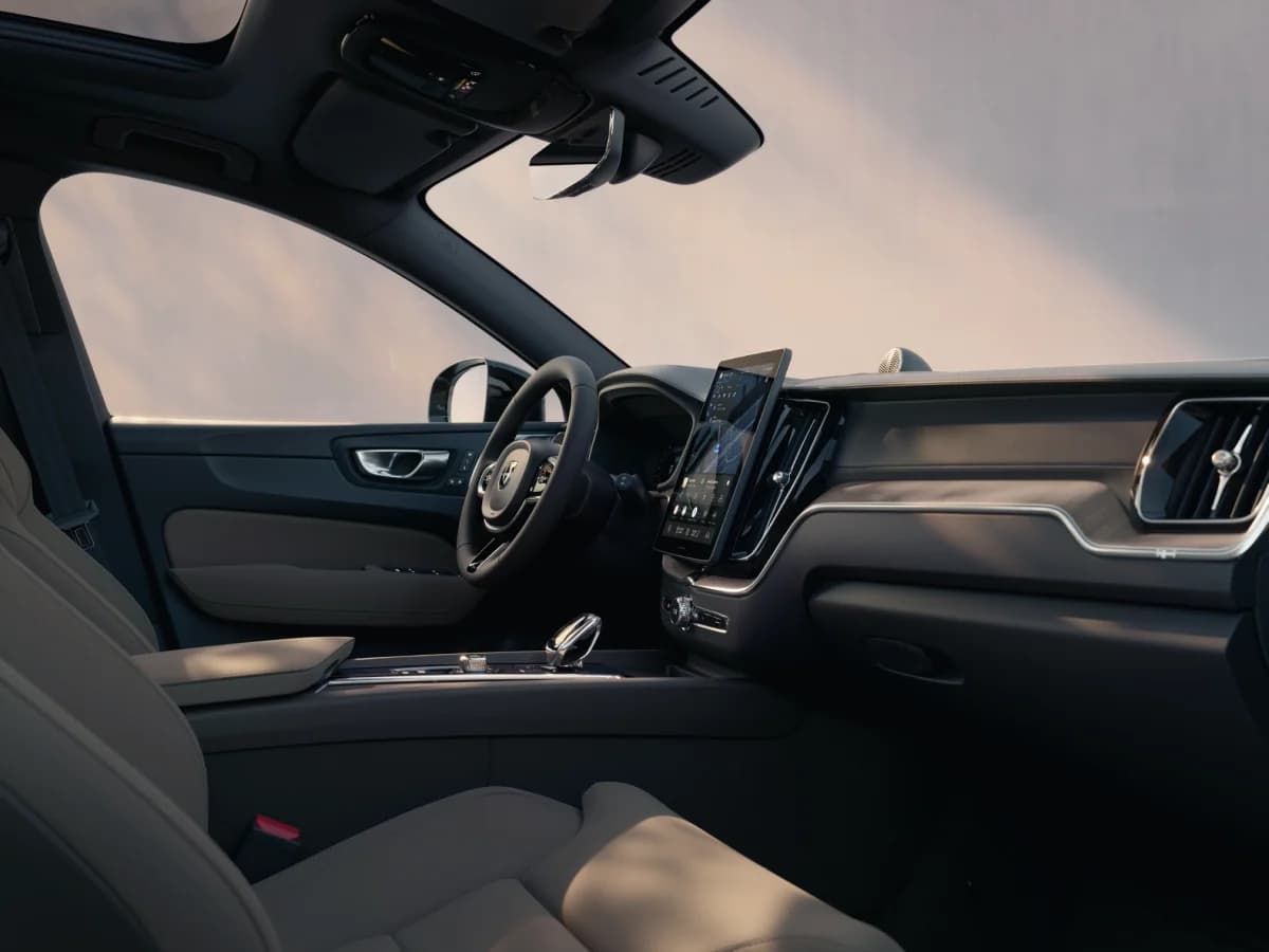 Interior Dashboard & Front Cabin View