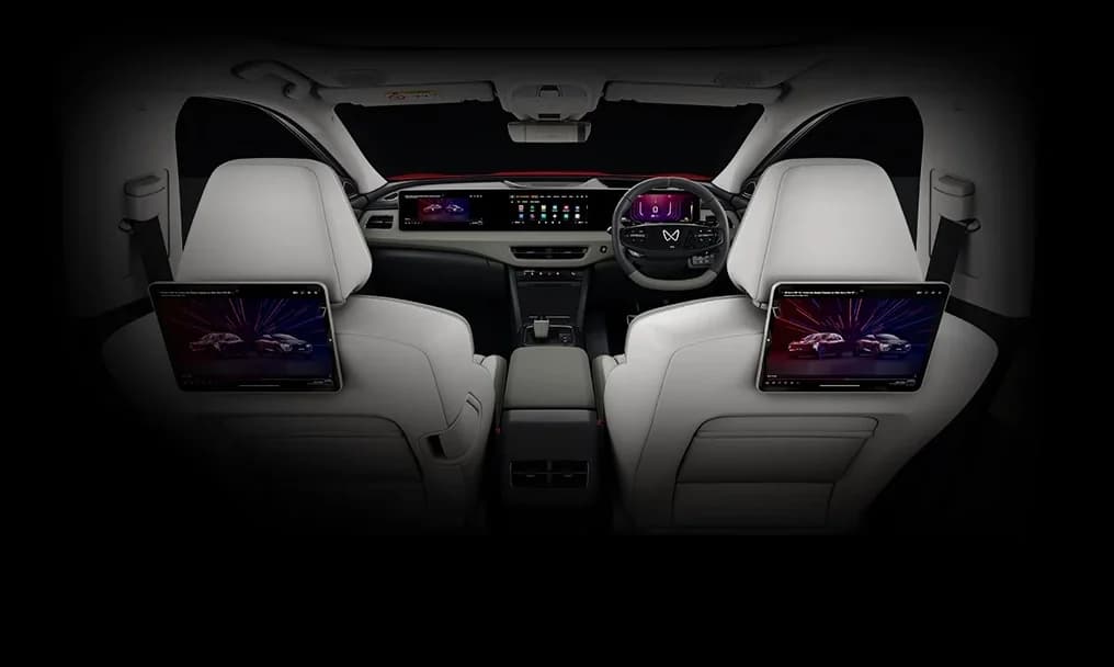 Interior Dashboard & Front Cabin View