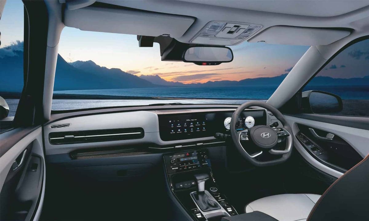 Interior Dashboard & Front Cabin View