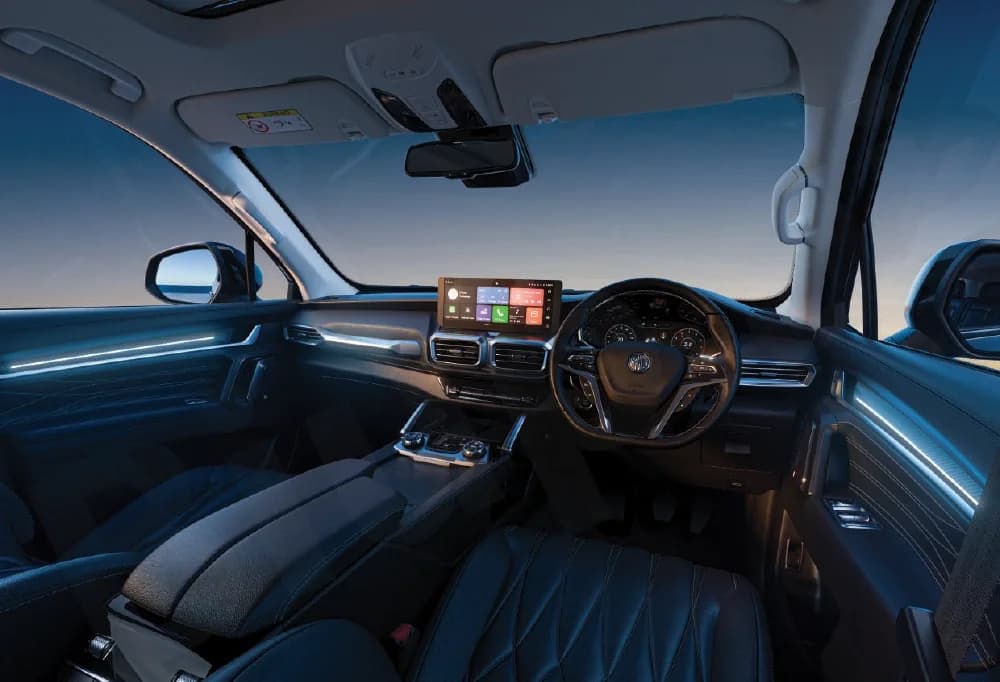 Interior Dashboard & Front Cabin View