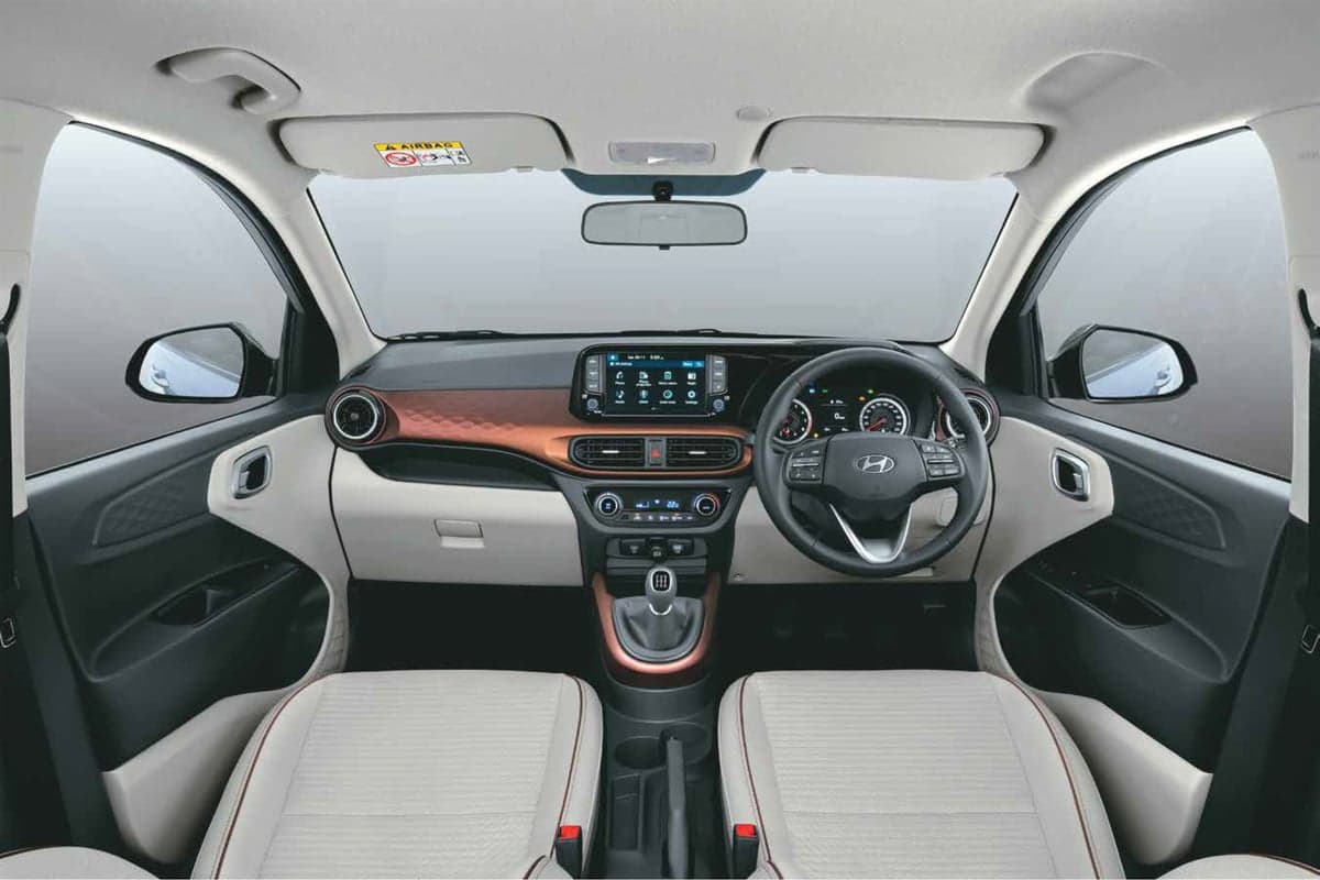 Interior Dashboard & Front Cabin View