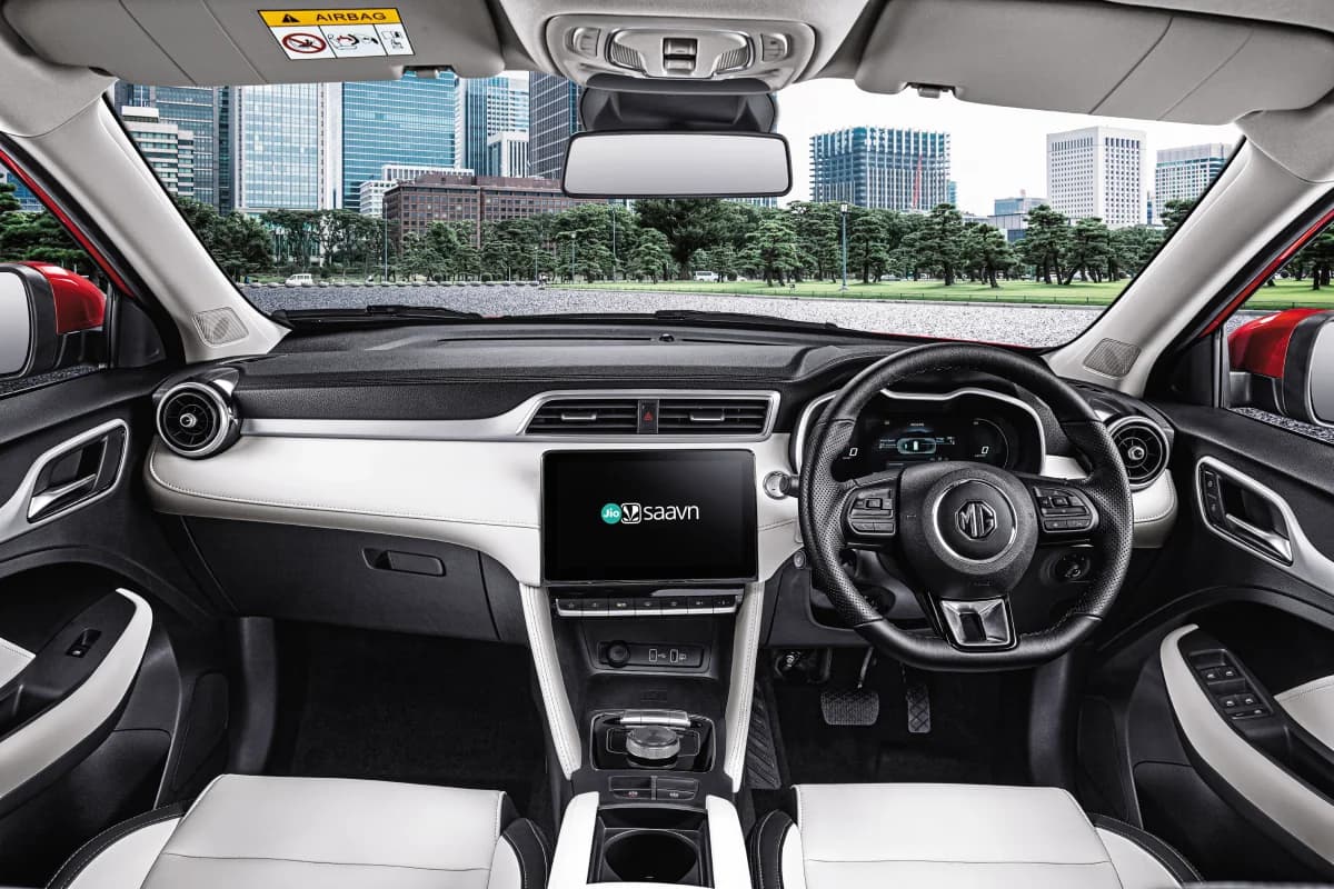 Interior Dashboard & Front Cabin View