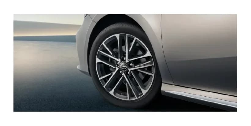 Diamond-Cut Alloy Wheel